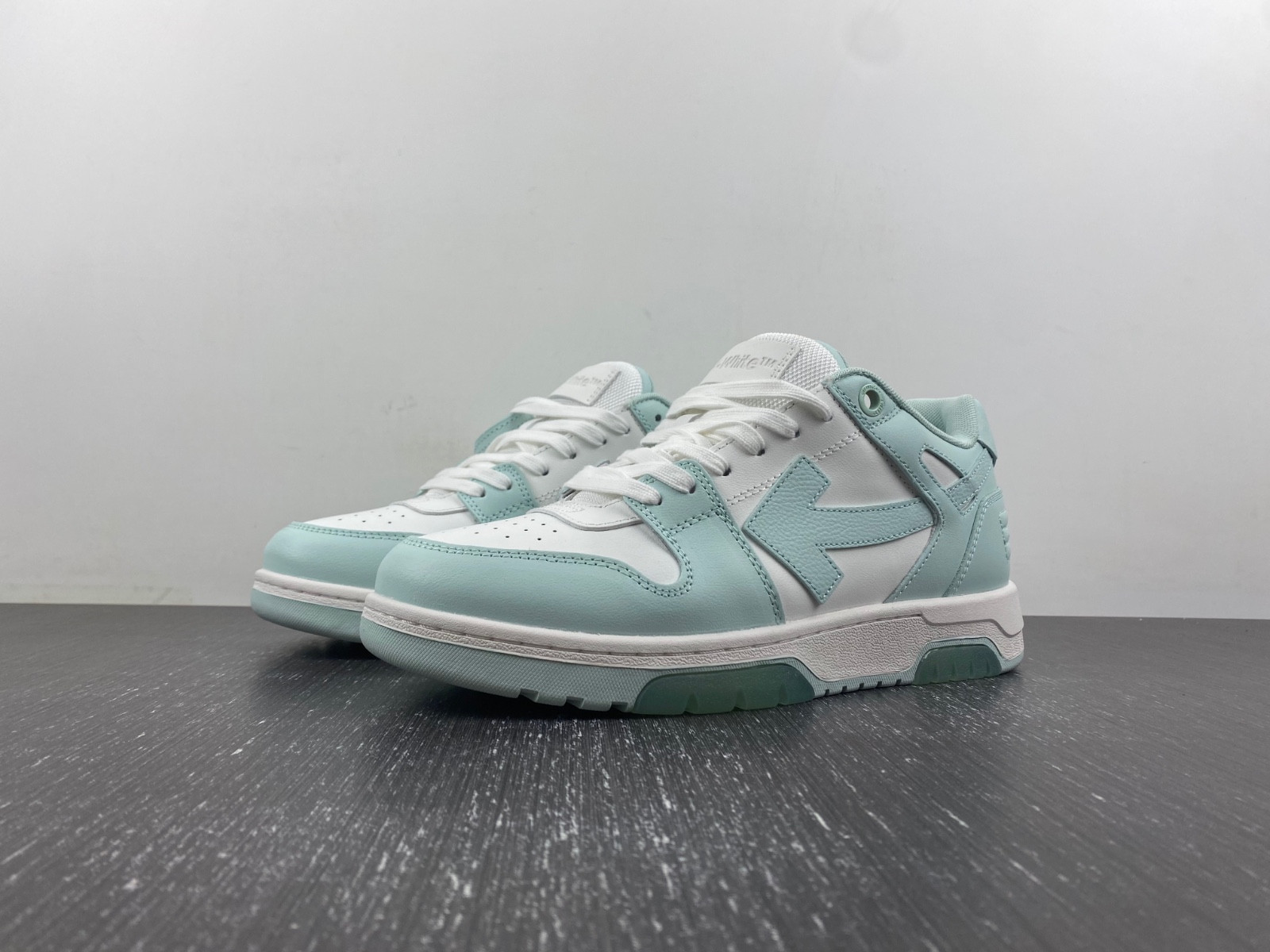 Off-White c/o Virgil Abloh