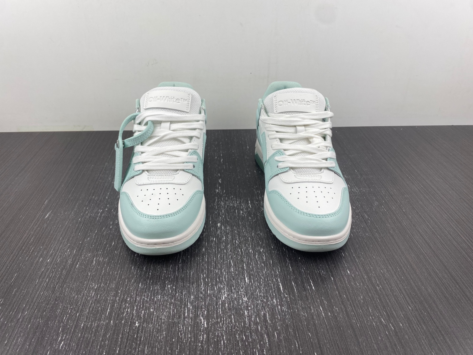 Off-White c/o Virgil Abloh