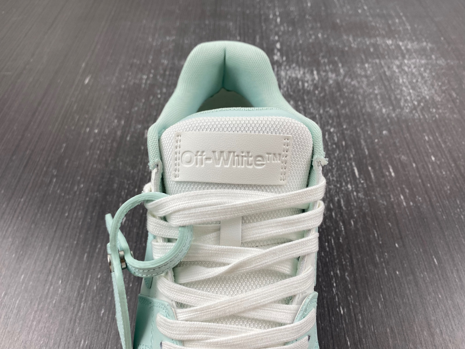 Off-White c/o Virgil Abloh
