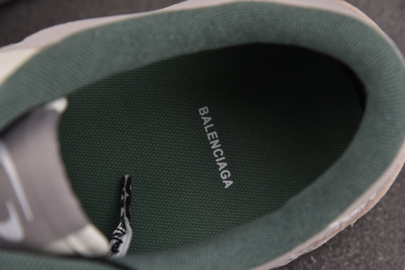 Ba1en*iaga Hamptons Worn-Out