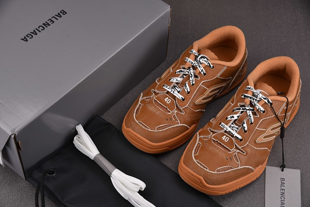 Ba1en*iaga Hamptons Worn-Out