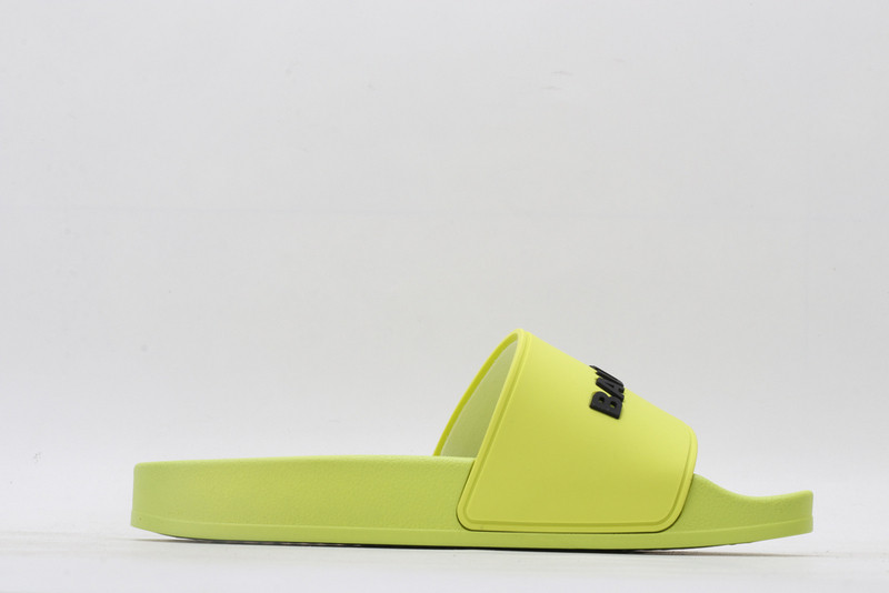Ba*len*cia*ga green slides