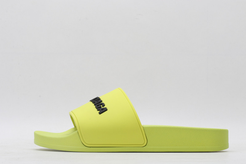 Ba*len*cia*ga green slides