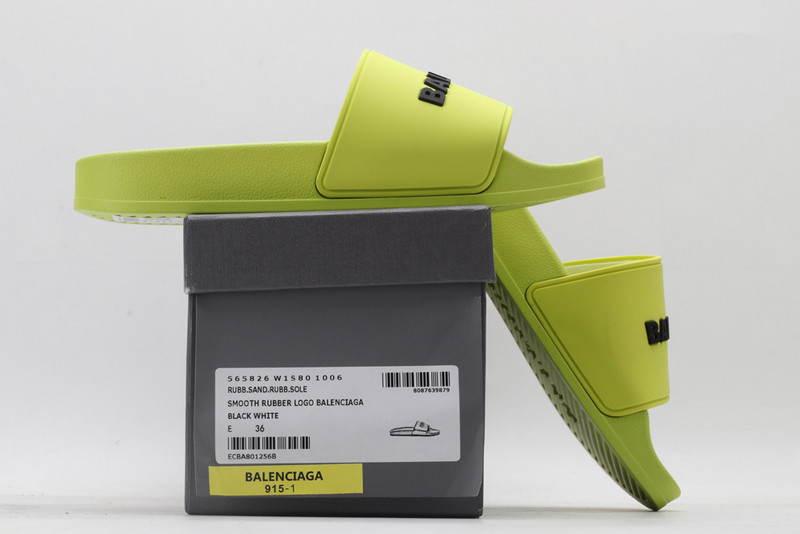Ba*len*cia*ga green slides