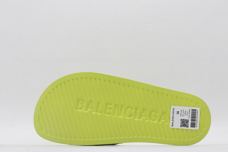 Ba*len*cia*ga green slides