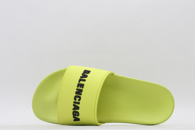 Ba*len*cia*ga green slides