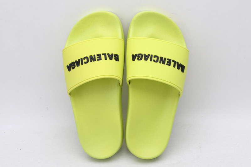 Ba*len*cia*ga green slides