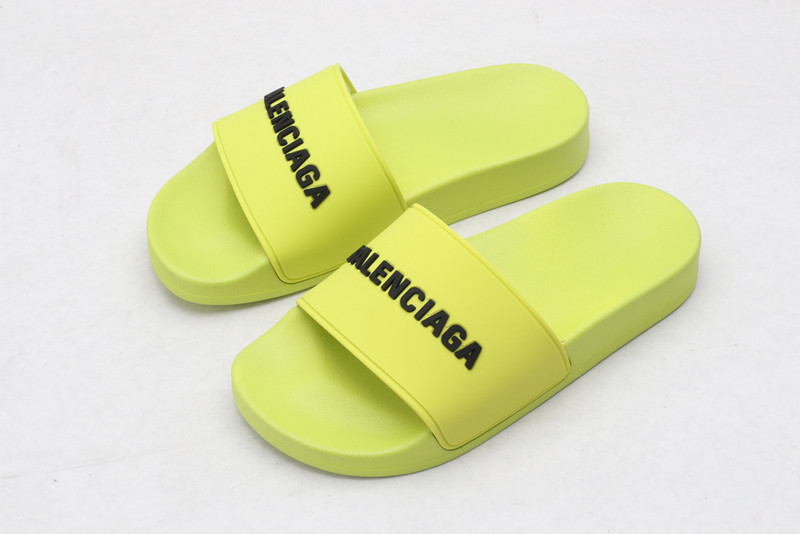 Ba*len*cia*ga green slides