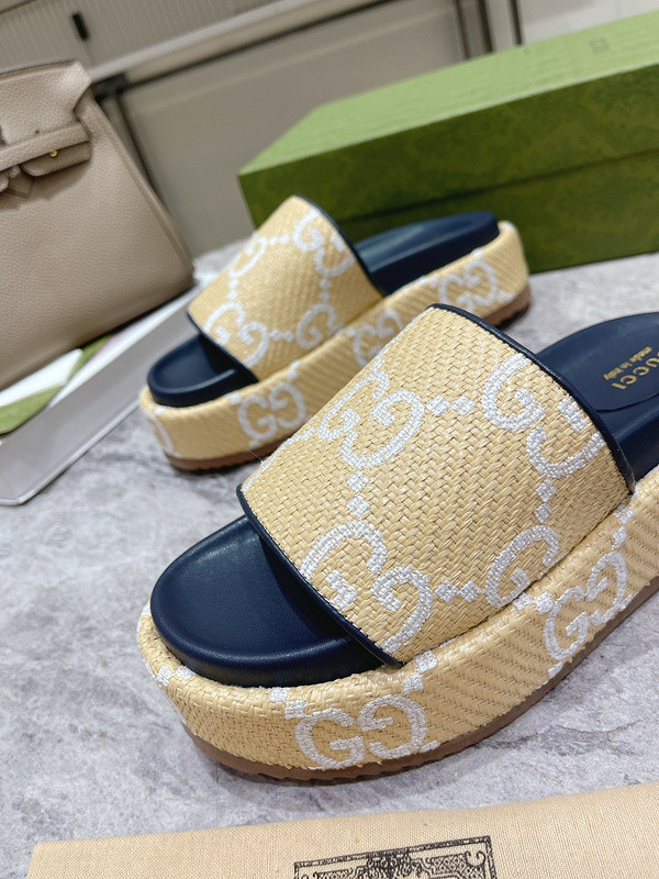 GUC LEATHER SLIDE