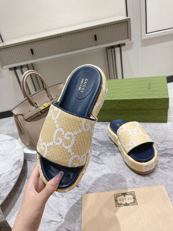 GUC LEATHER SLIDE