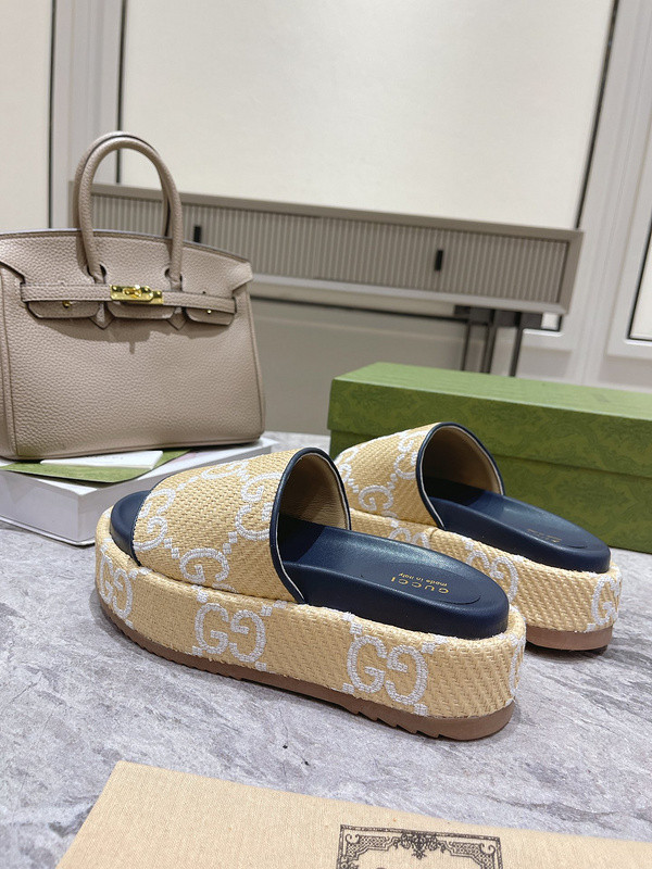 GUC LEATHER SLIDE