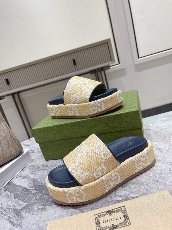 GUC LEATHER SLIDE