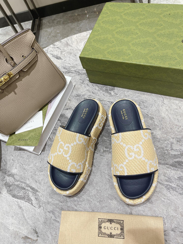 GUC LEATHER SLIDE