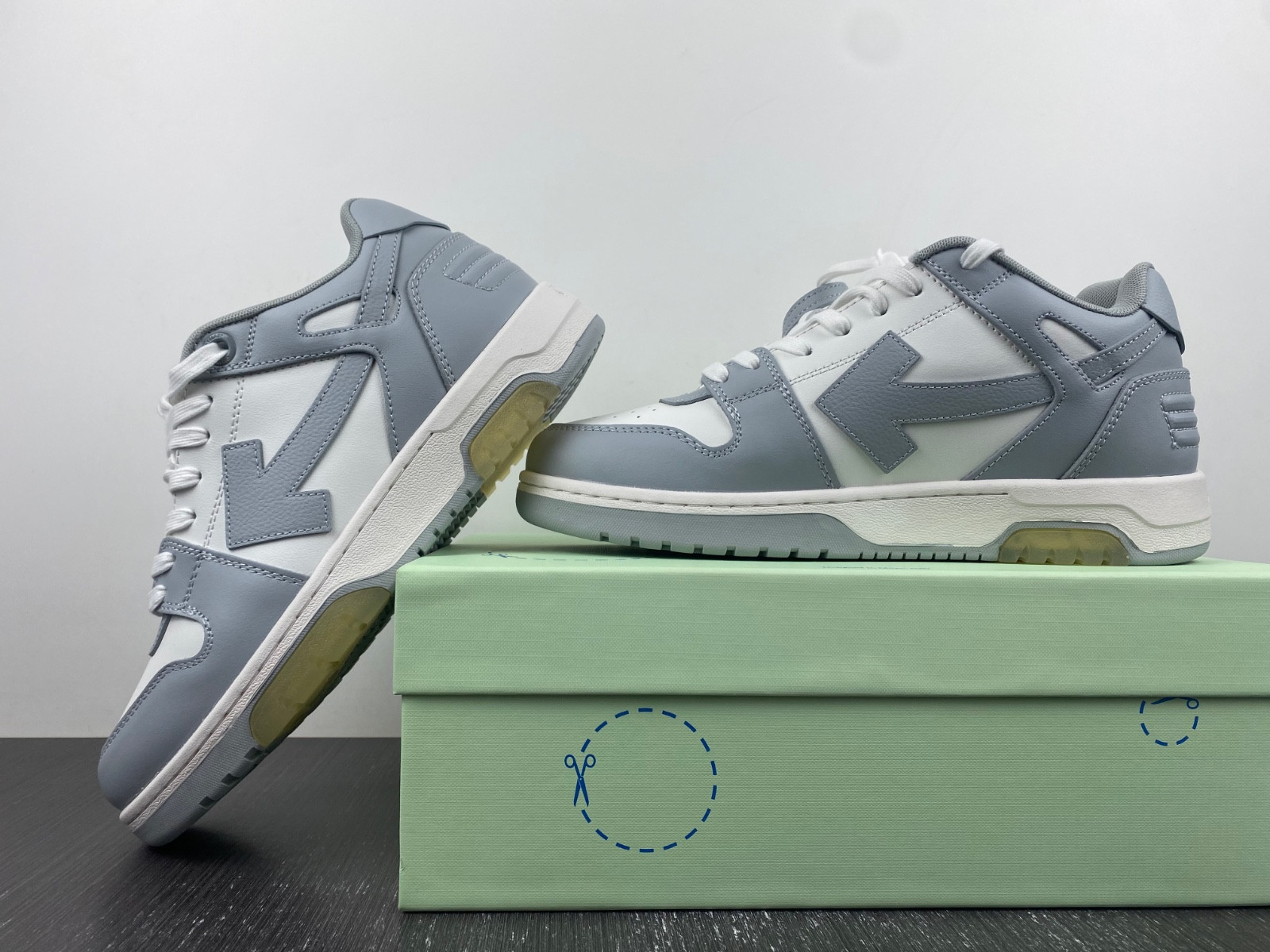Off-White c/o Virgil Abloh