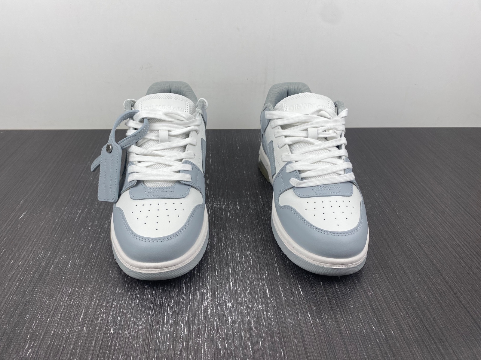 Off-White c/o Virgil Abloh