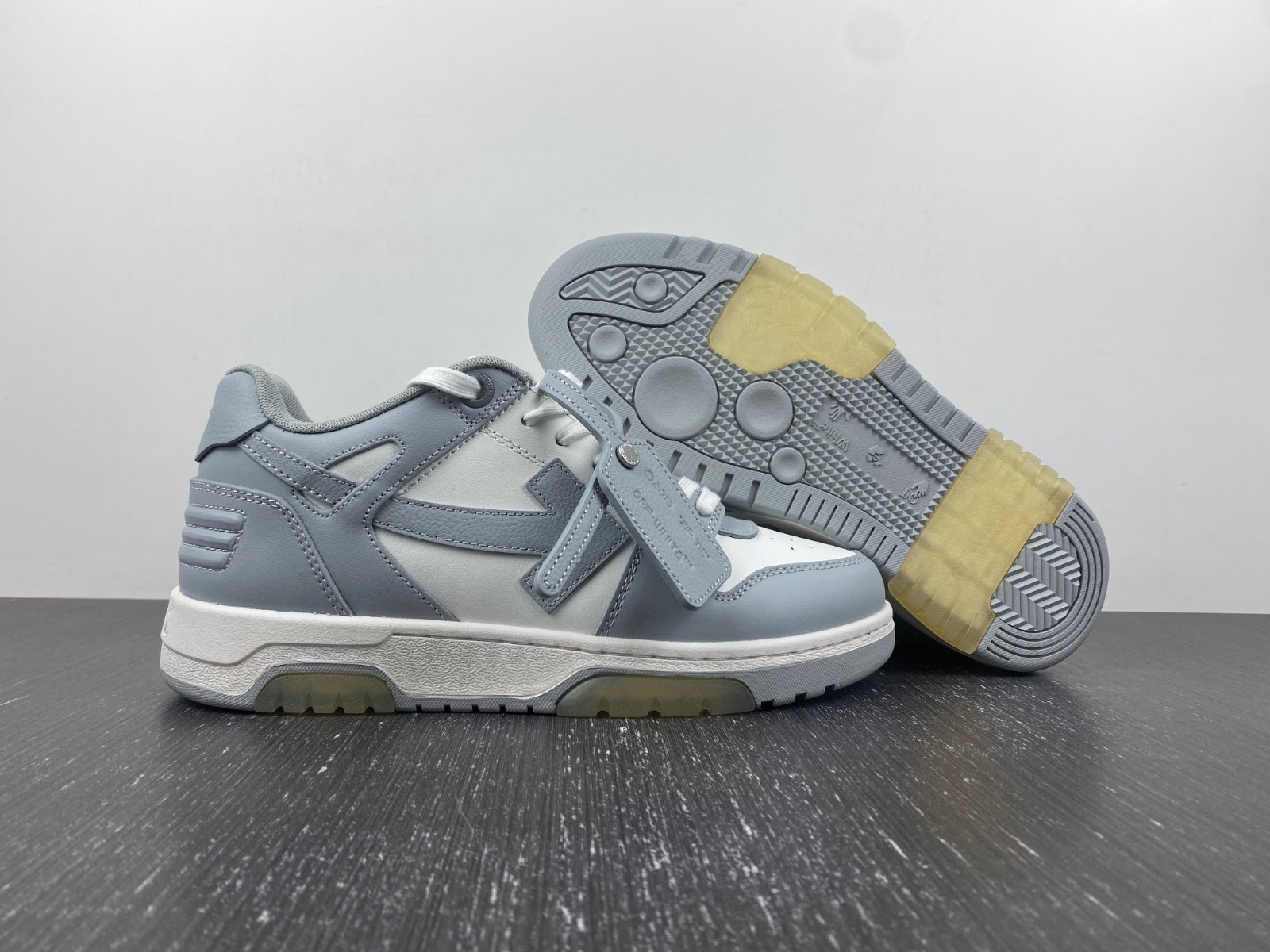 Off-White c/o Virgil Abloh