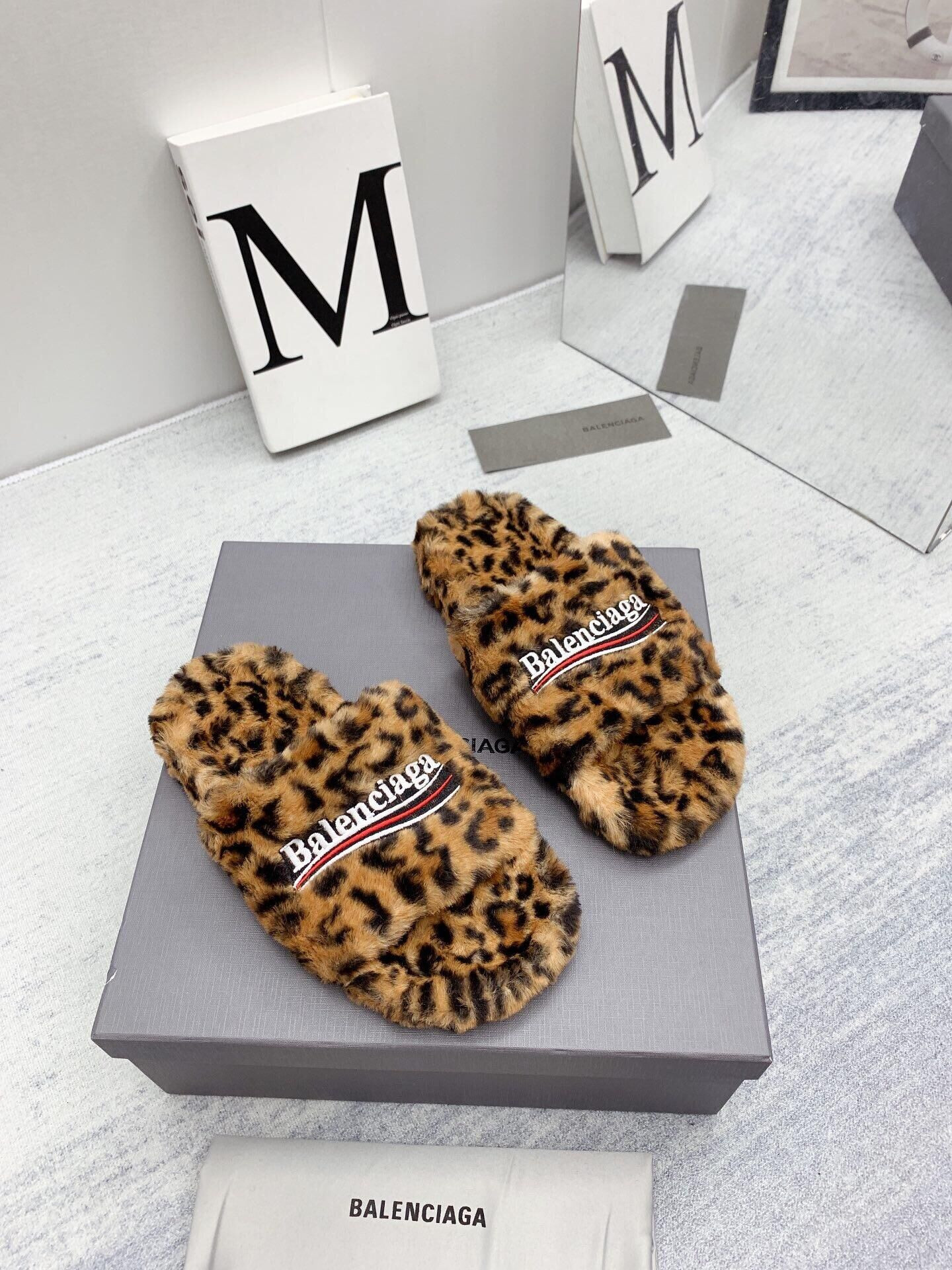 BALENCIAGA SLIDES