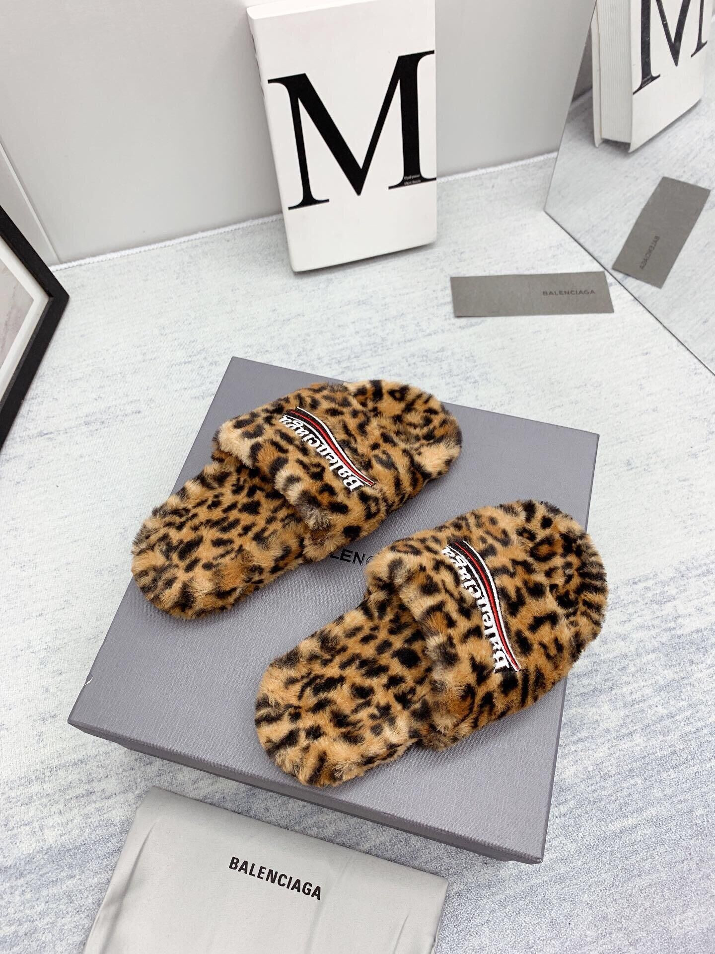 BALENCIAGA SLIDES
