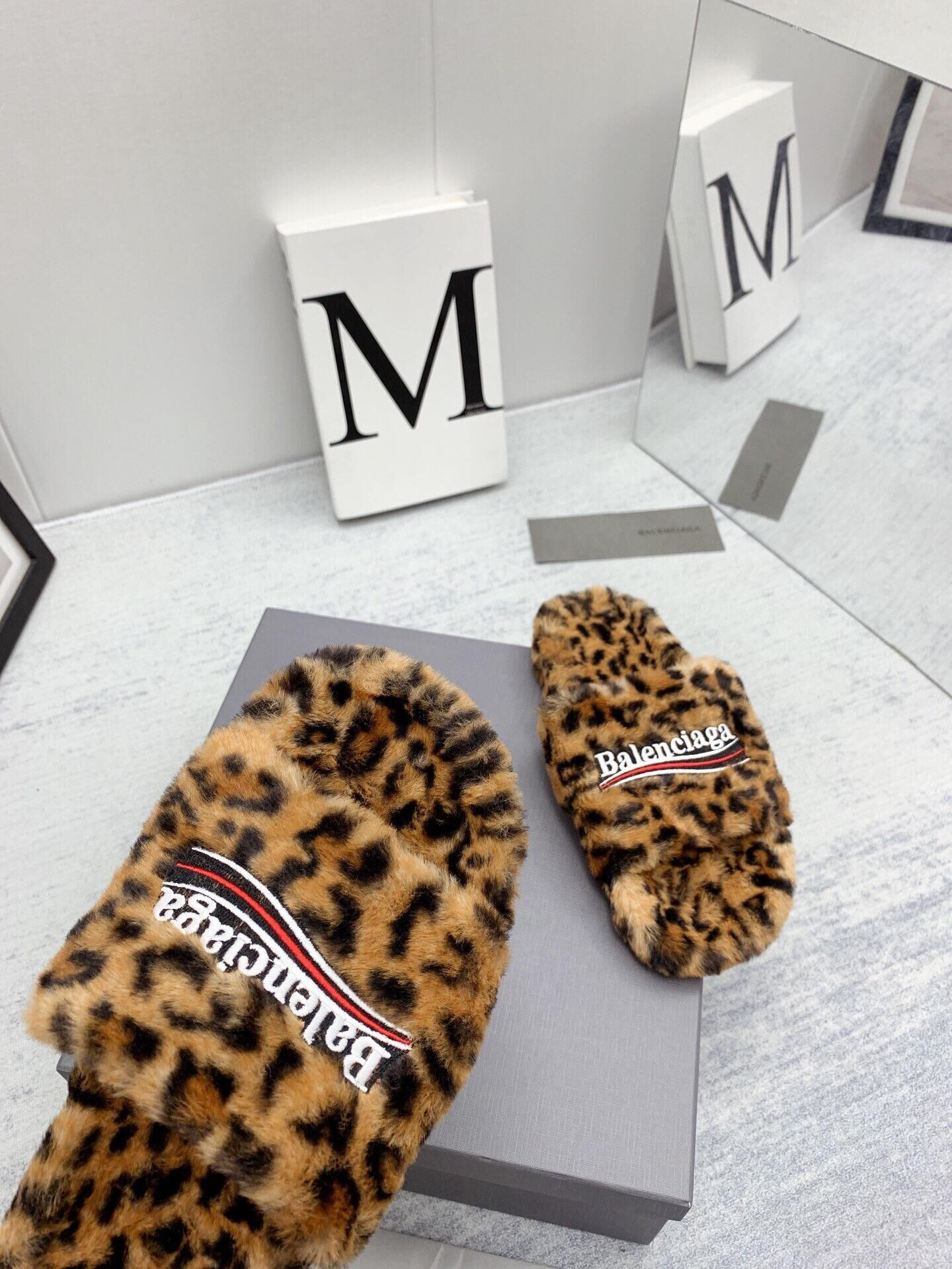 BALENCIAGA SLIDES