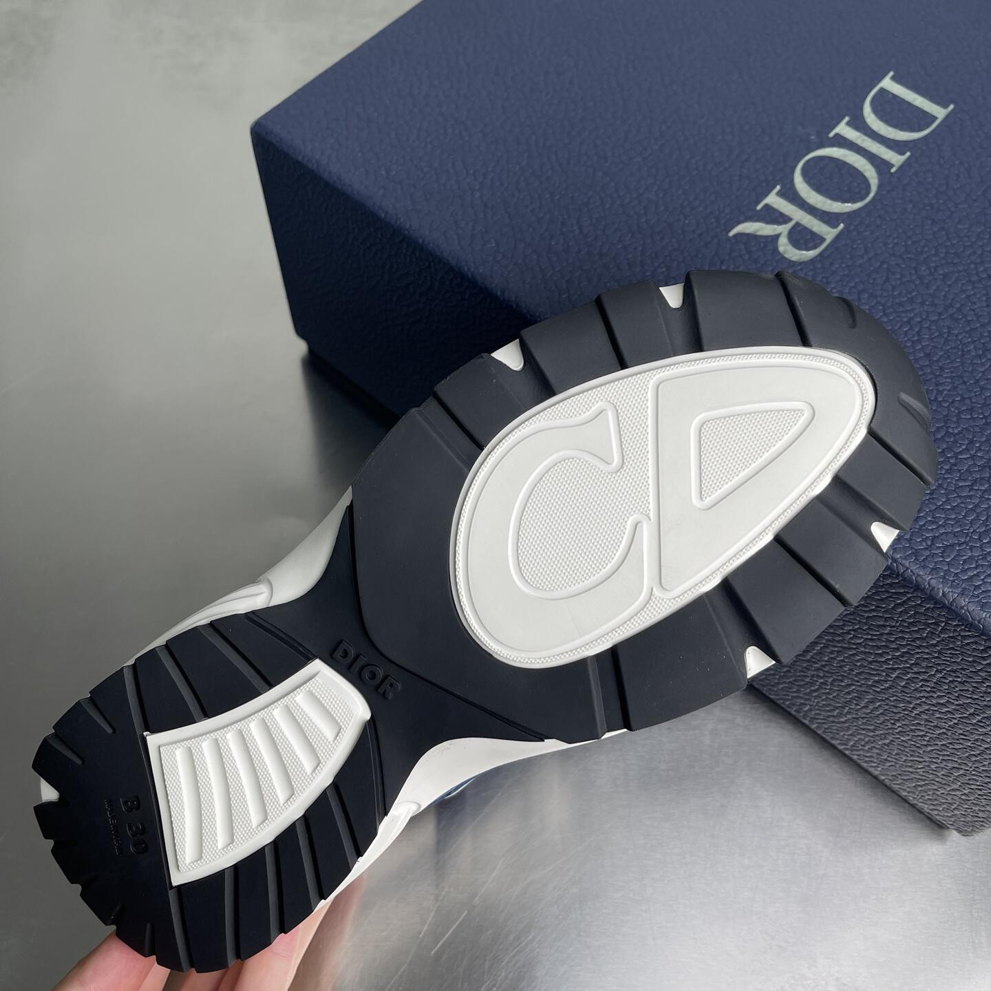 DR B30 SNEAKER