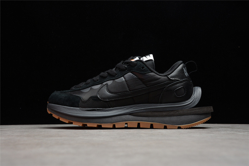 NIKE VAPORWAFFLE SACAI