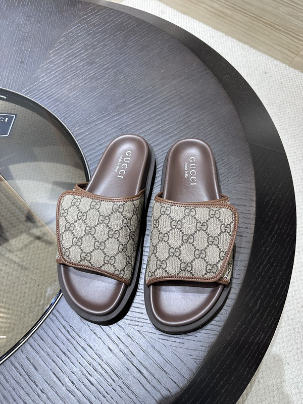 GUC LEATHER SLIDE