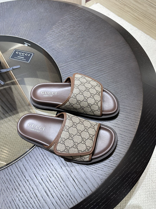 GUC LEATHER SLIDE