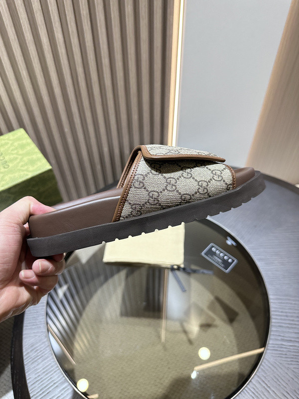 GUC LEATHER SLIDE