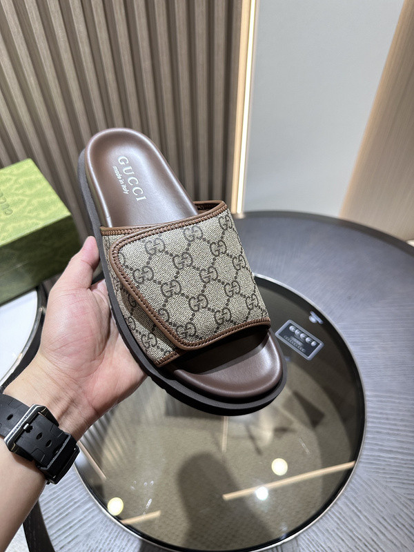 GUC LEATHER SLIDE