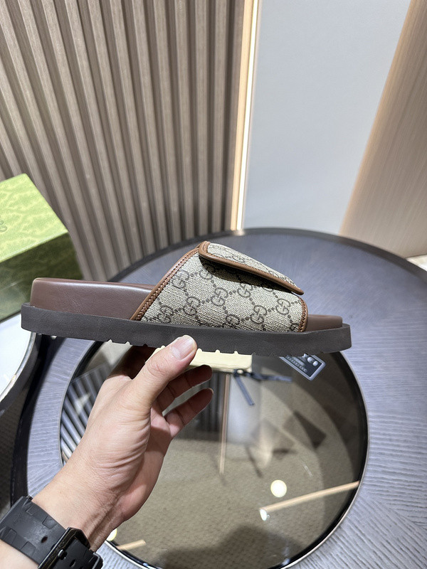 GUC LEATHER SLIDE