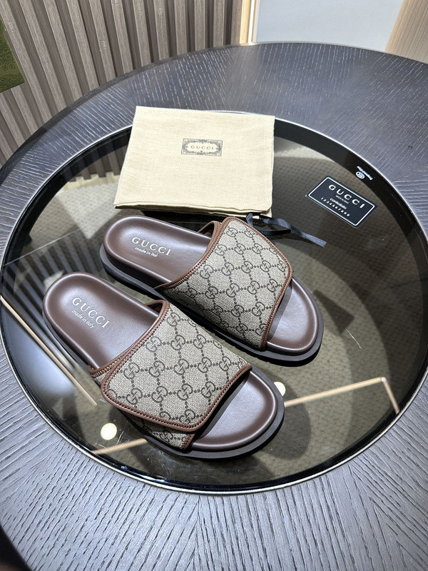 GUC LEATHER SLIDE
