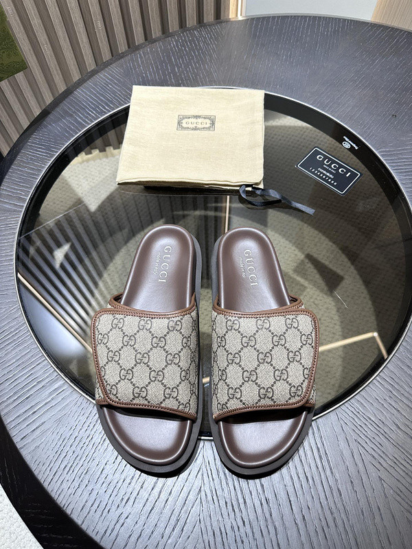 GUC LEATHER SLIDE