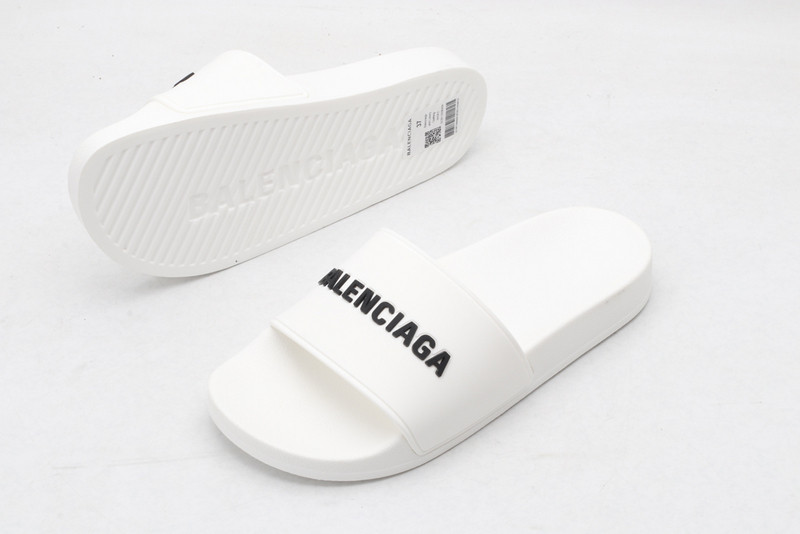 Ba*len*cia*ga white slides