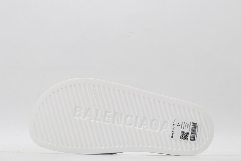 Ba*len*cia*ga white slides