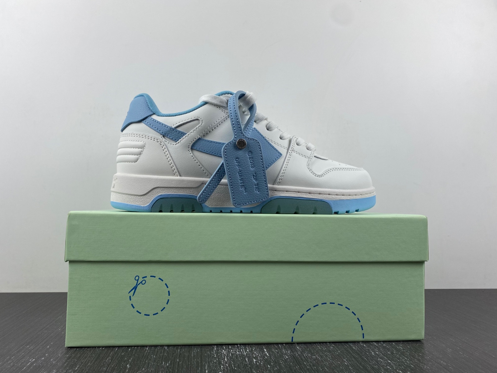 Off-White c/o Virgil Abloh