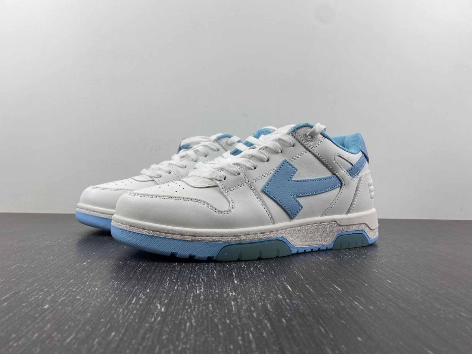 Off-White c/o Virgil Abloh