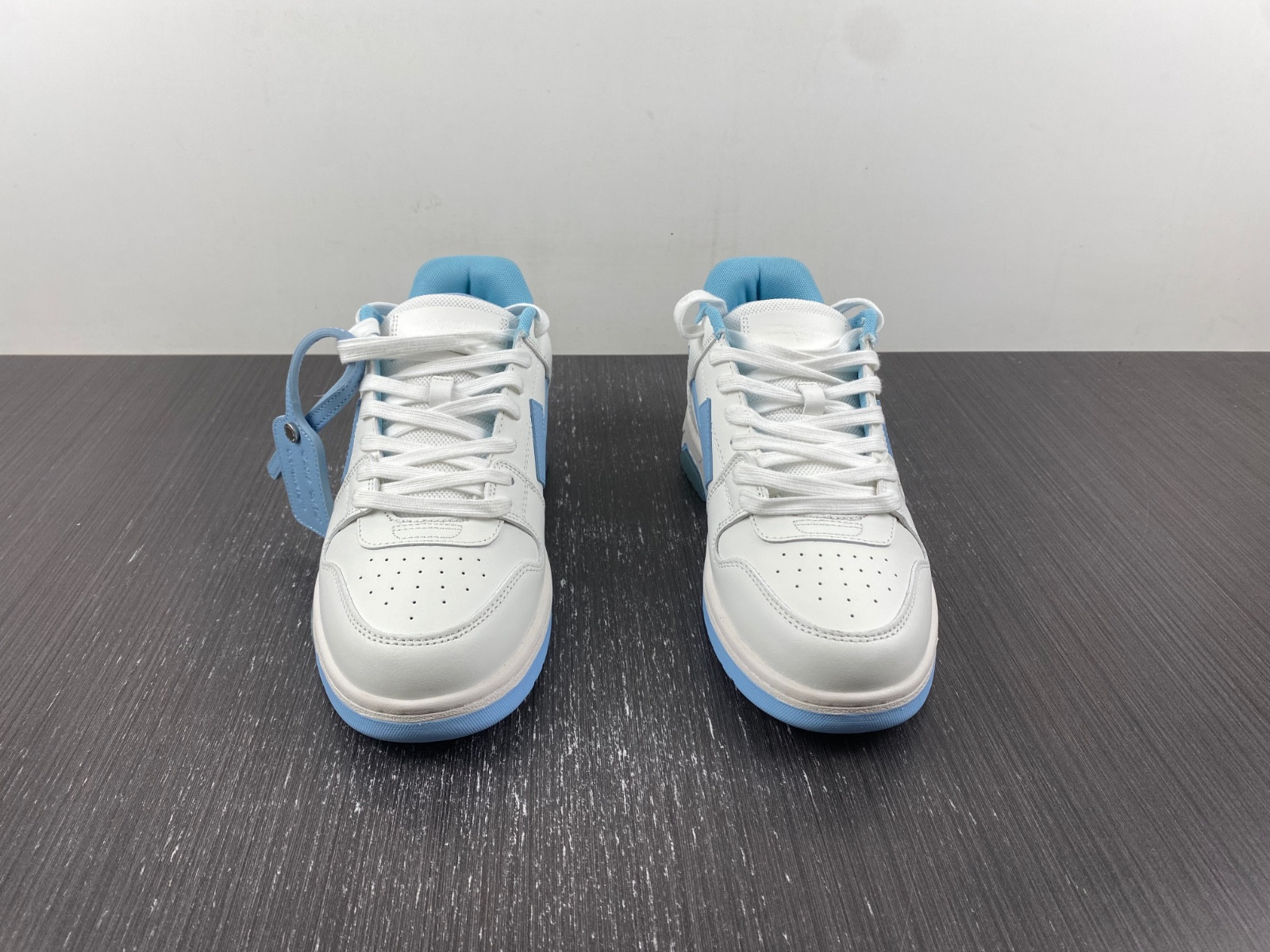 Off-White c/o Virgil Abloh