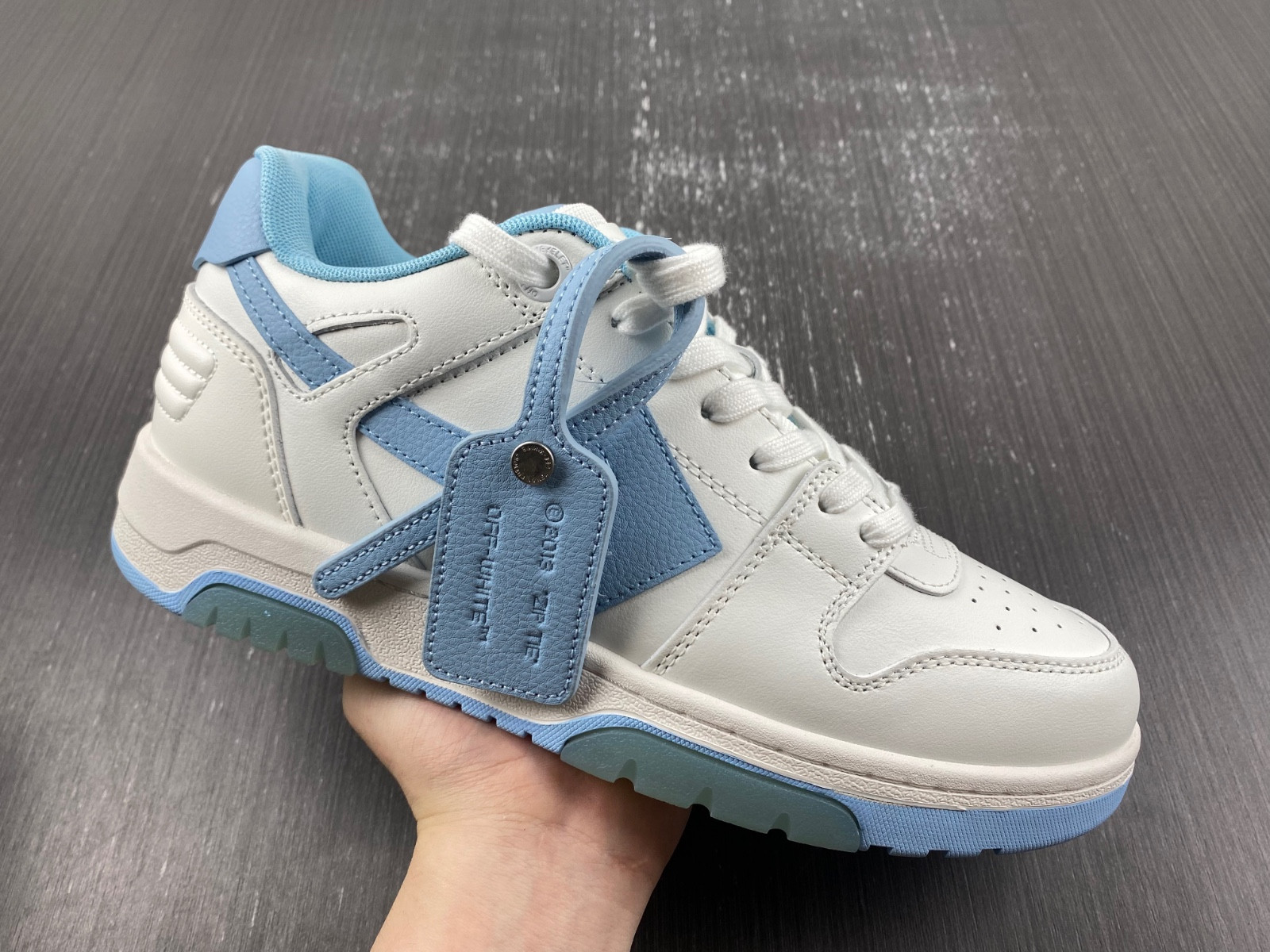 Off-White c/o Virgil Abloh
