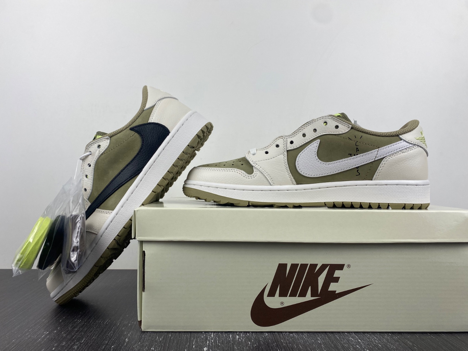 Travis Scott x Air Jordan 1 Low Golf FZ3124-200