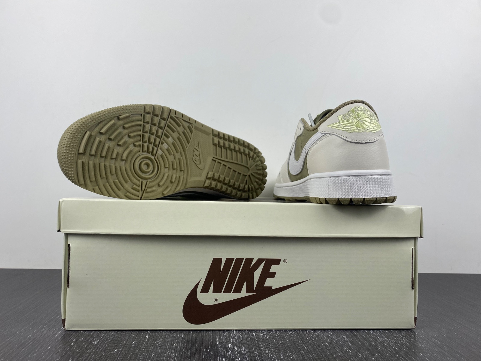 Travis Scott x Air Jordan 1 Low Golf FZ3124-200