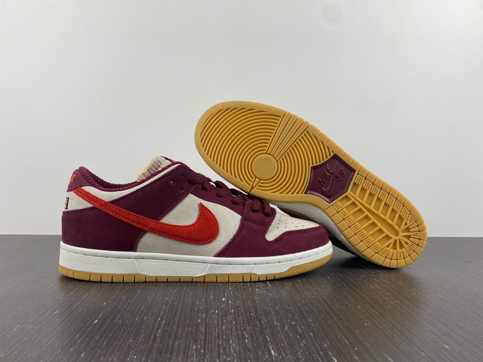 Skate Like a Girl x Nike SB Dunk Low DX4589-600
