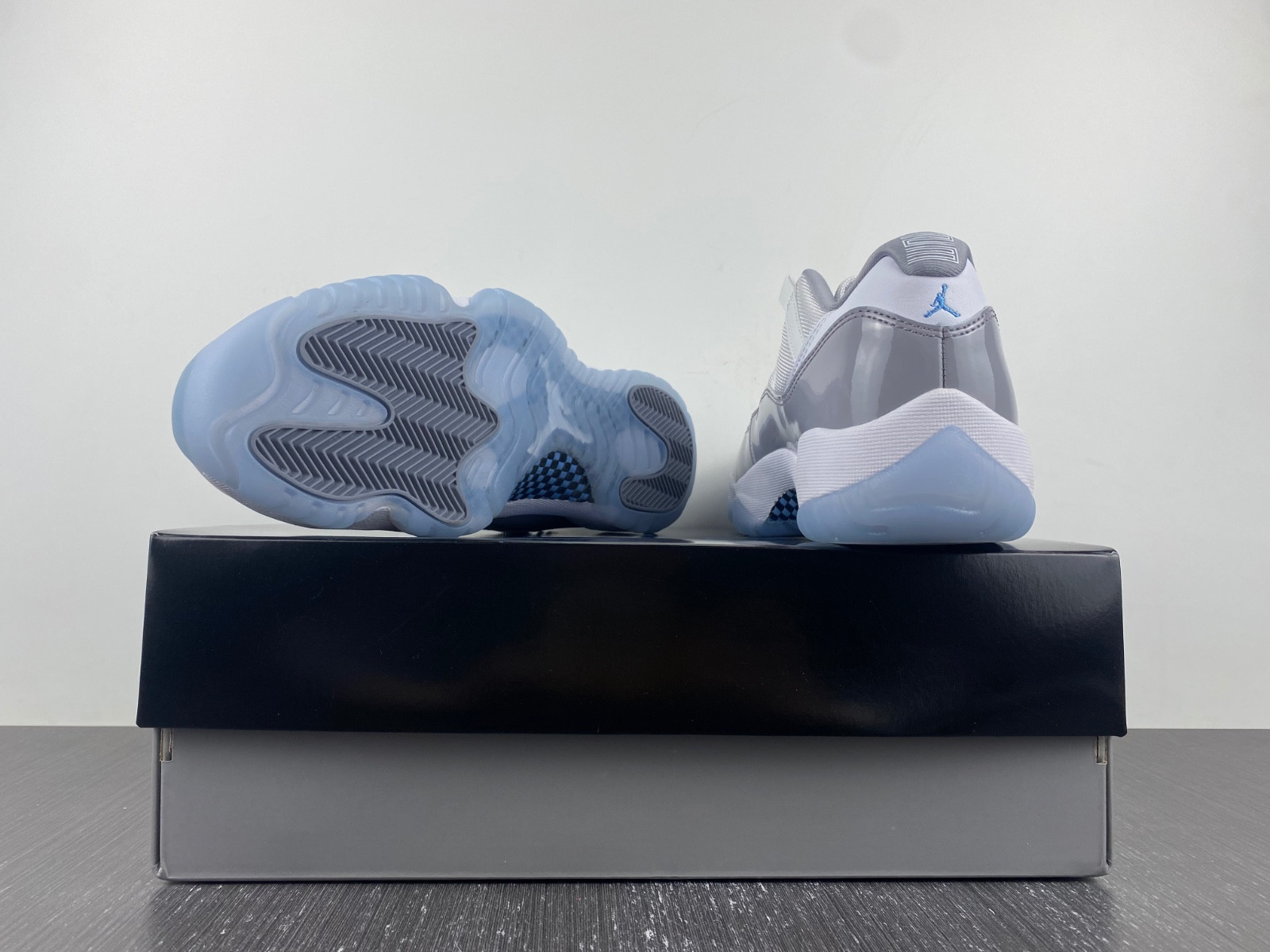 Jordan 11 Retro Low Cement Grey - AV2187-140