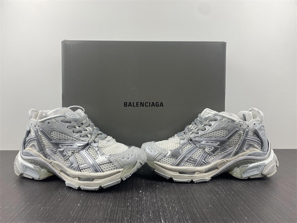 Ba*len*cia*ga runner 677402 w3rbl 8100