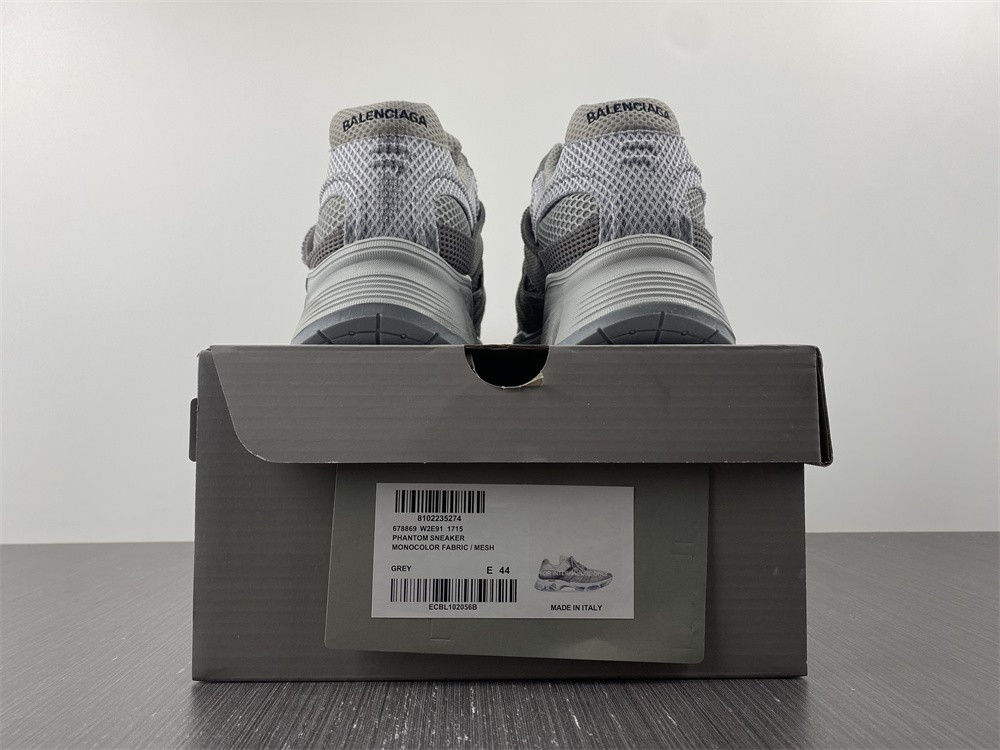 Ba*len*cia*ga phantom sneaker