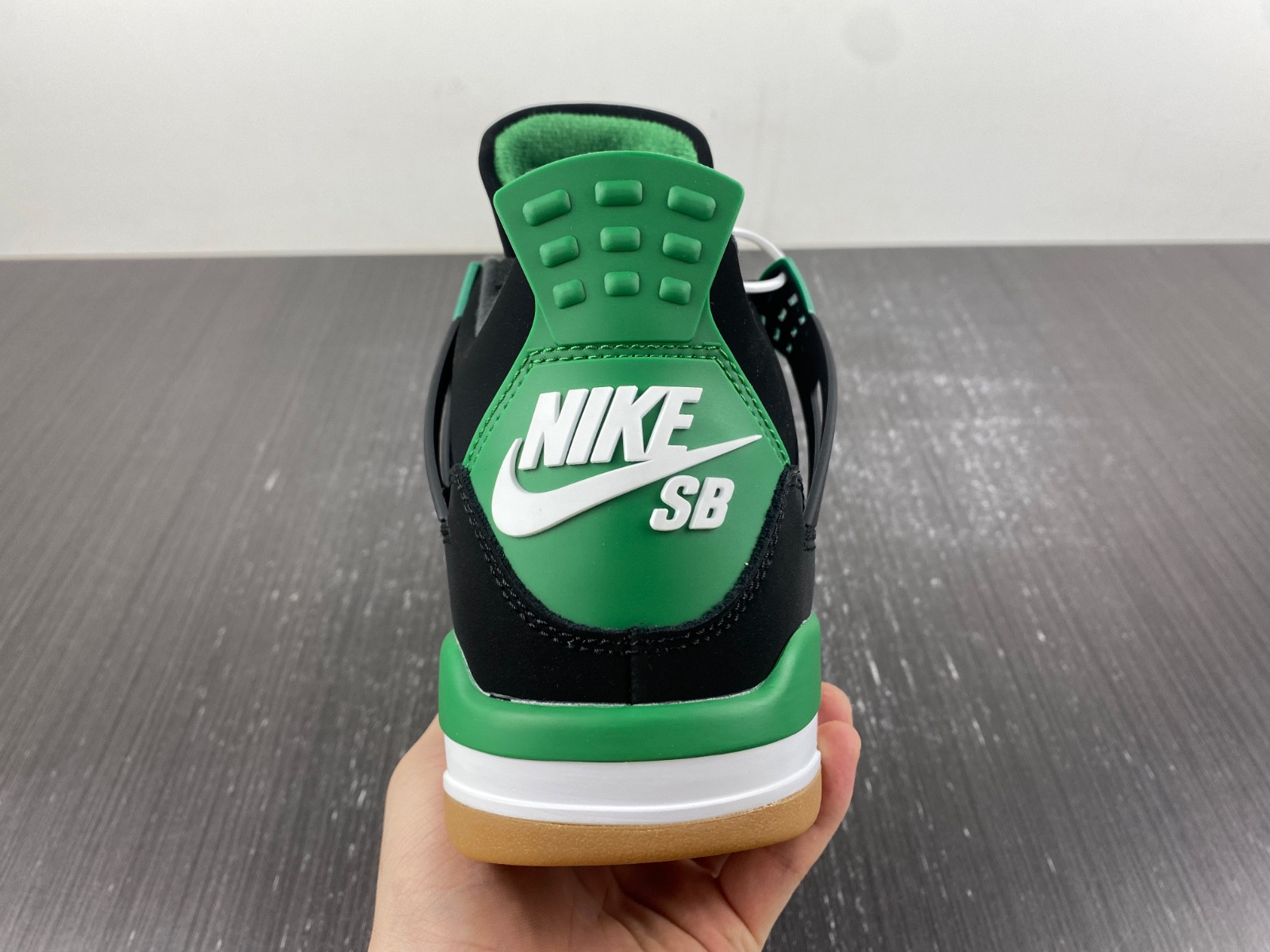 NIKE SB X AIR JORDAN 4 DR5415-030