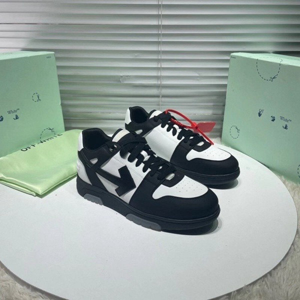 Off-White c/o Virgil Abloh