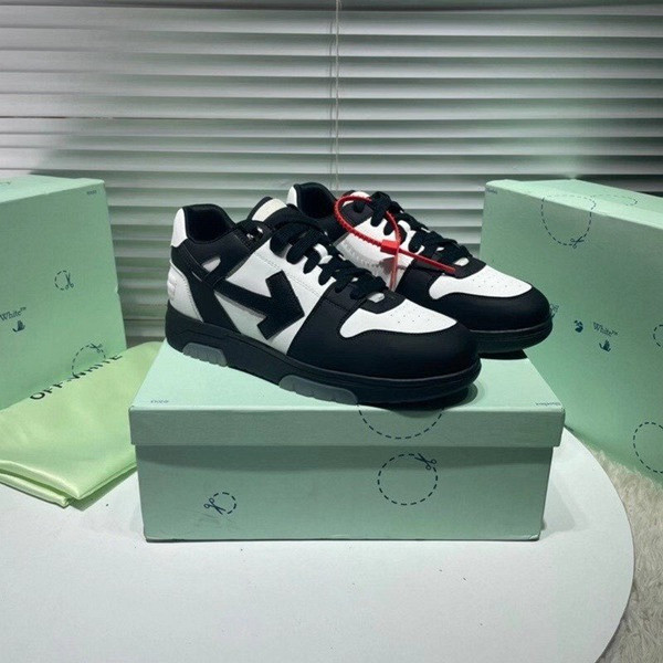 Off-White c/o Virgil Abloh