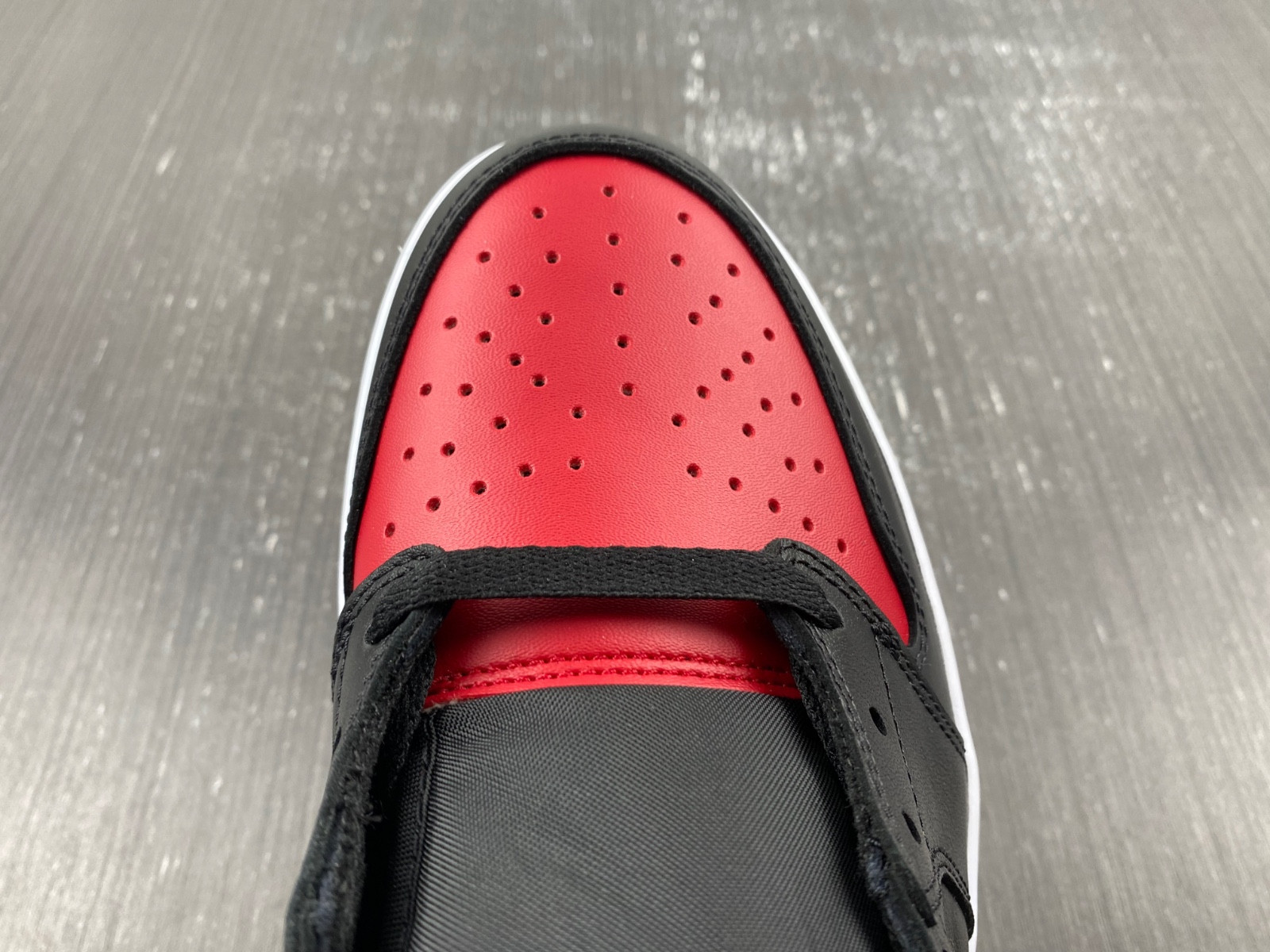 Jordan 1 Retro Low Bred (2015) - 705329-001