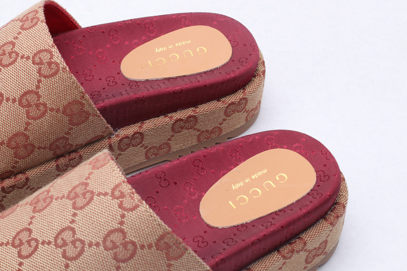 GUC LEATHER SLIDE
