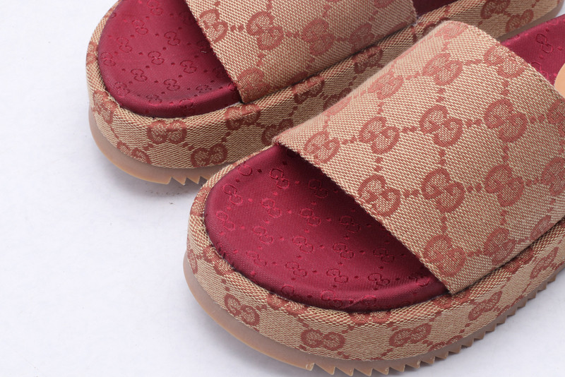 GUC LEATHER SLIDE